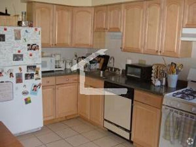 Building Photo - Great 4 Bed Perfect for BU Rental