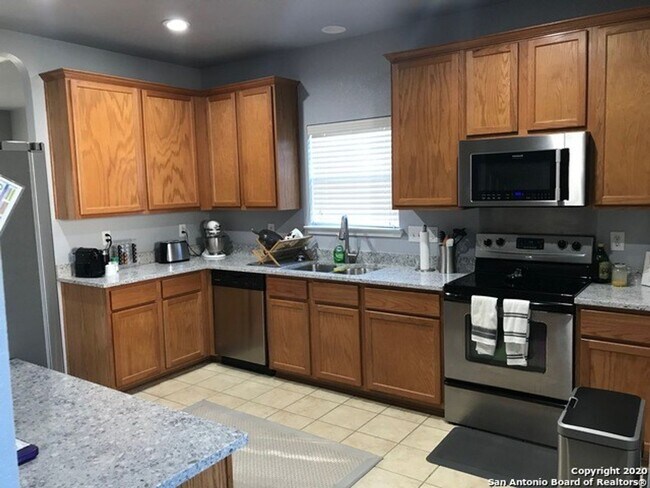 Photo - 606 Campion Red