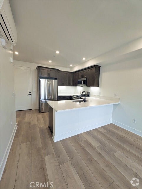 Building Photo - 402 W Grand Ave Unit 106 Rental