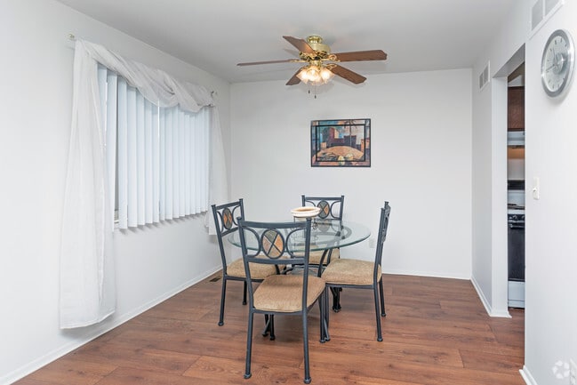 1BR, 1BA - 800 SF - Riverstone