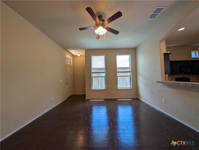 Photo - 622 Creekside Cir