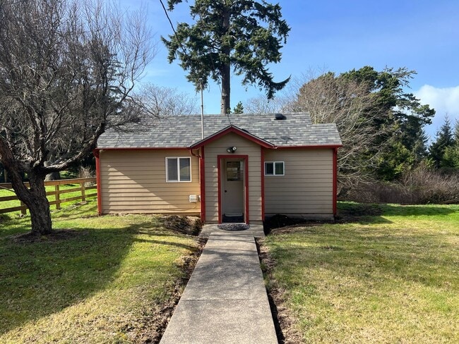 Building Photo - Cute cottage in Seal Rock!