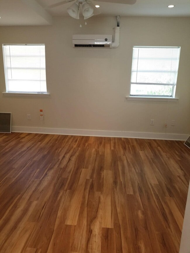 Photo - 34 Morris St