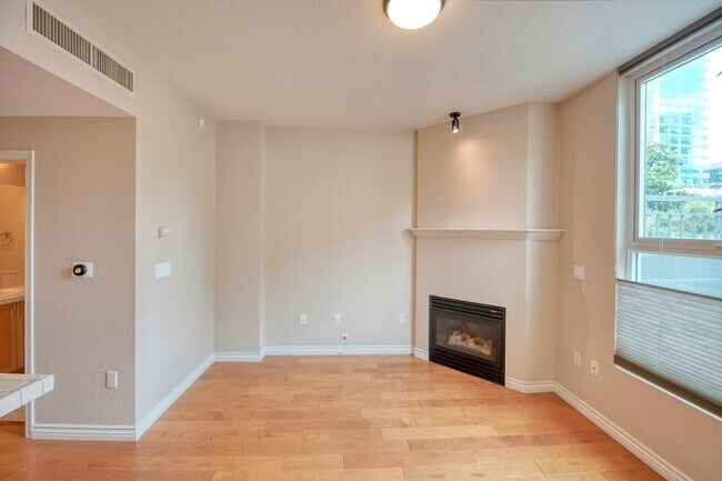 Photo - 1240 India St Unidad 113