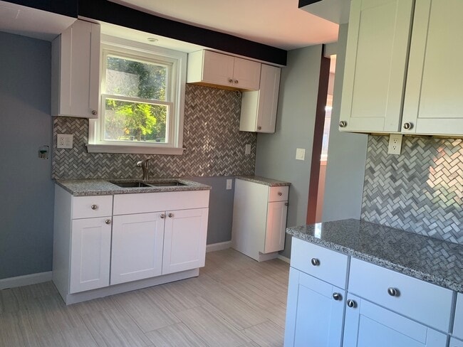 Photo - 3 Bedroom Updated Colonial - $1,350