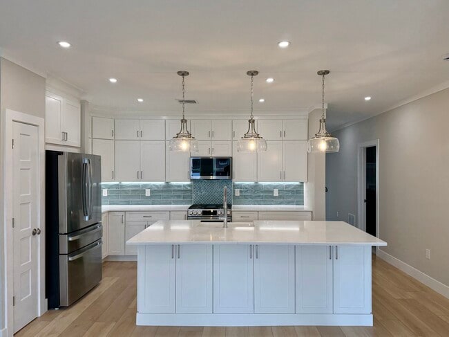 Photo - 906 Main St Unit A