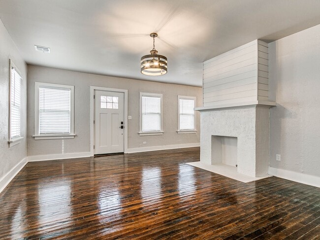 Photo - 806 NW 25th St