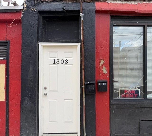 Building Photo - 1303 Monroe St