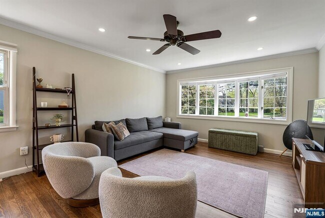 Photo - 542 Nagle St