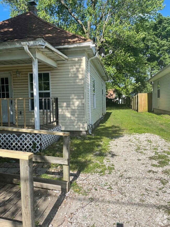 Building Photo - 2 Bed 1 Bathroom House