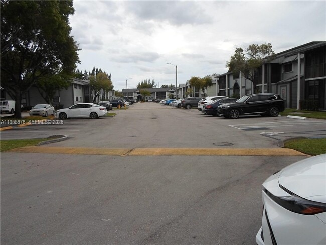 Photo - 20760 NE 4th Ct Unidad 201