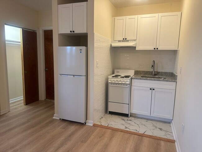 Photo - 2018 Commonwealth Avenue Unit 9