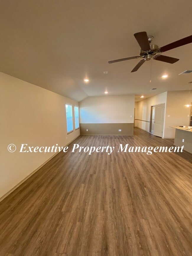 Photo - 1781 Dryden Ave