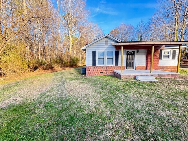 Photo - Fully Renovated 3bd/2ba House on Private L...