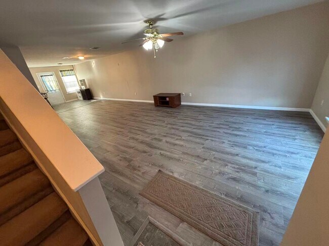 Photo - 211 Greenbriar Dr