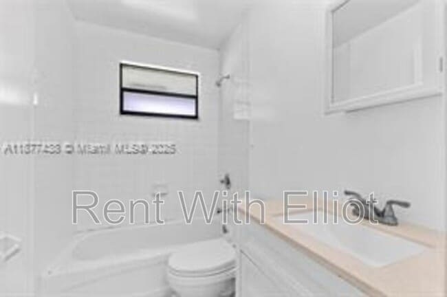 Photo - 5629 Taft St
