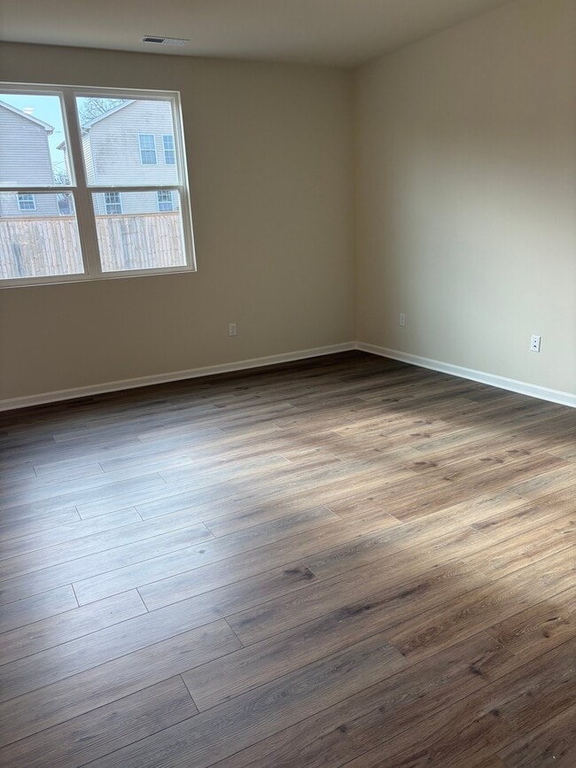 Photo - 2013 Lyndon Green Cir