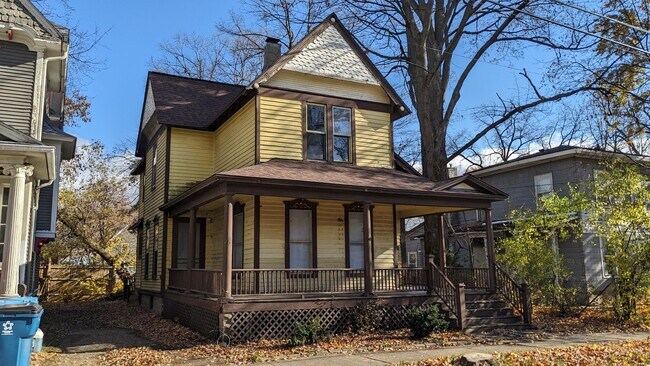 4 bedroom home in the Vine Neighborhood - 4 bedroom home in the Vine Neighborhood