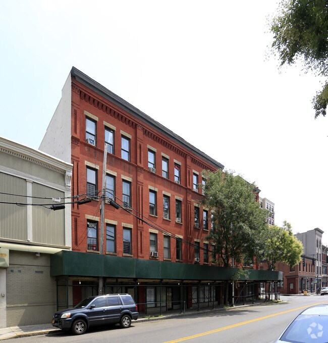62 Warburton Ave