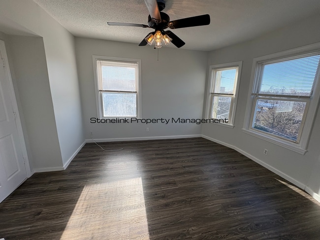 Photo - 21 Kenyon Ave Unit 3