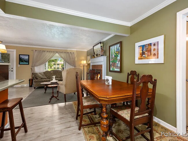 Photo - 583 Kingsbury St NW