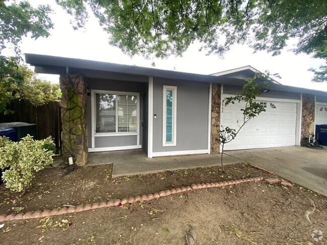 Building Photo - Spacious Foothill Farms Duplex Rental