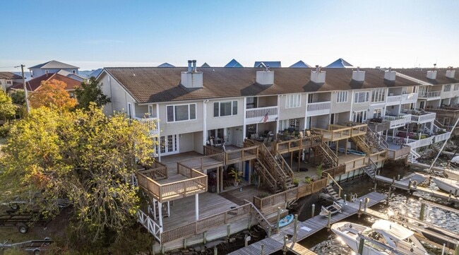 Photo - 202 Snug Harbour Dr