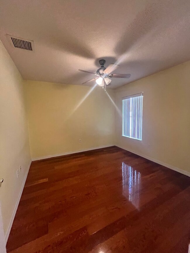 Photo - Beautiful Open Floor Plan 4 bedrom 2 Bath!