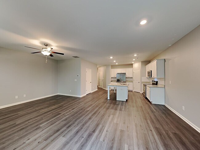 Photo - 206 Webster Cir