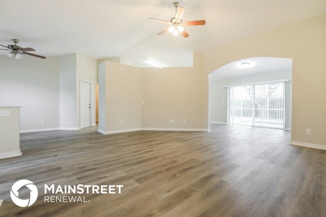 Photo - 2938 Parrot St