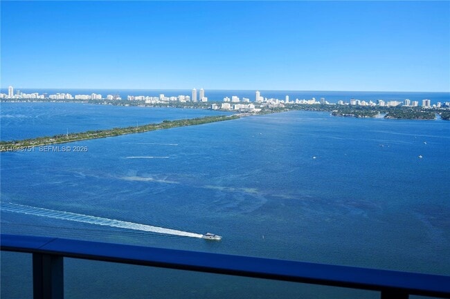 Building Photo - 700 NE 24th St Unit PH5801