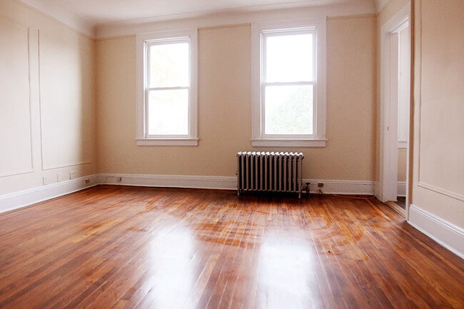 Photo - 477 Merrick Rd