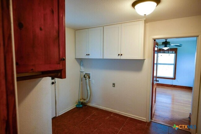 Photo - 12300 FM1105