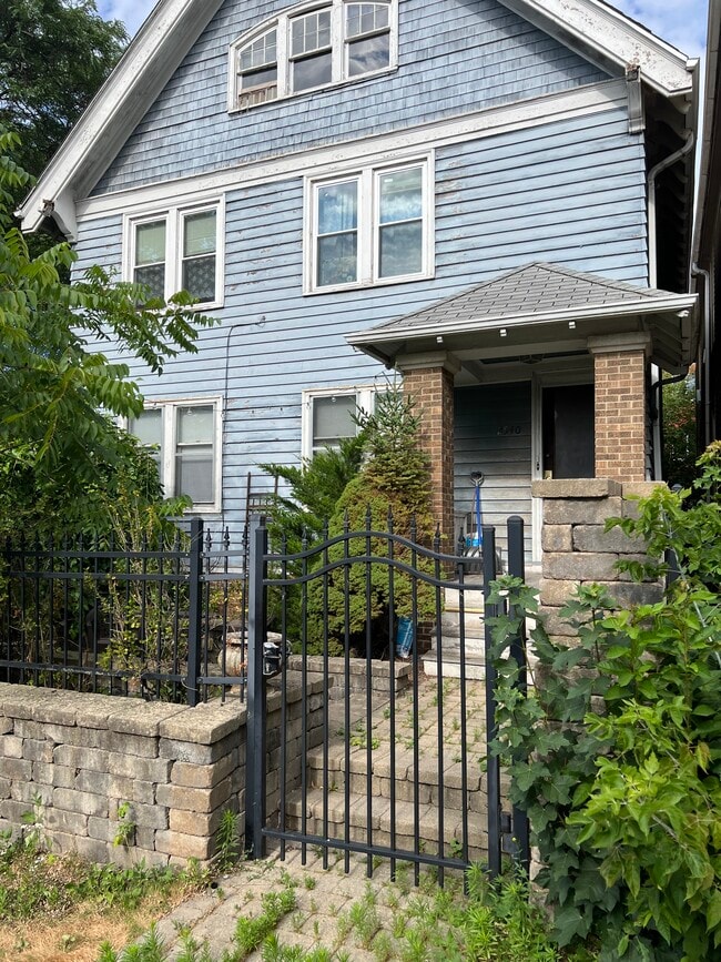 Building Photo - 2540 N Oakland Ave