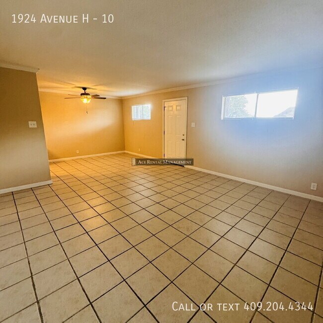 1924 Avenue H Unit 10