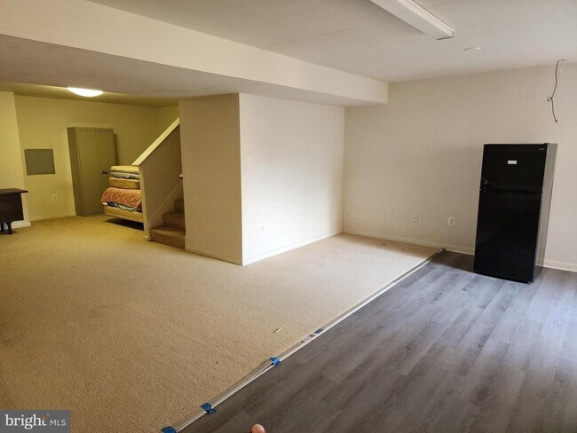 Photo - Large House in CR