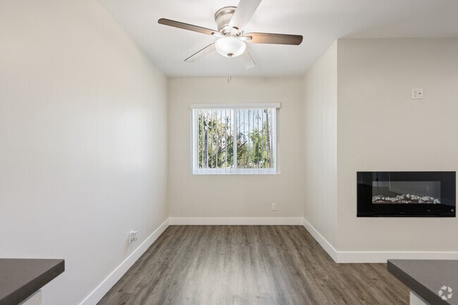1BR, 1BA - 800SF - Dining Room - Brookside Terrace Apartments