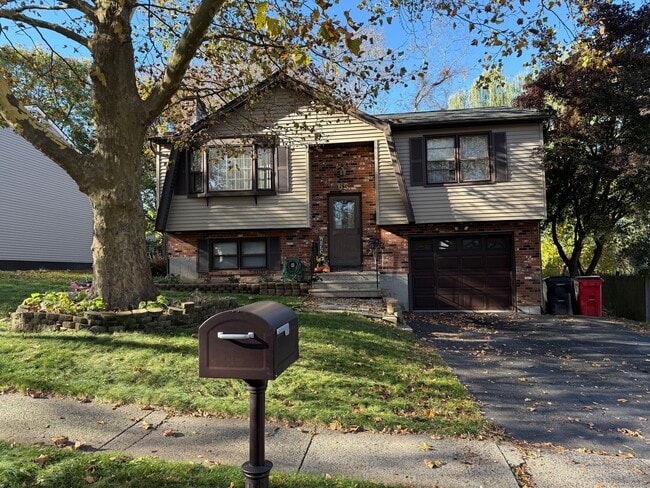 Building Photo - 65 Hitchcock Dr