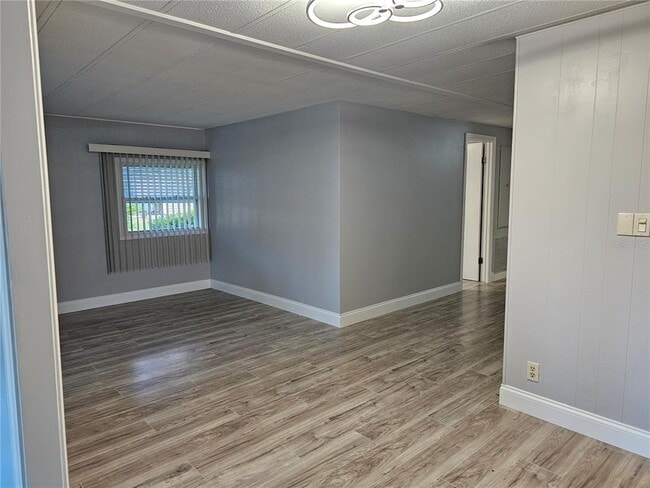 Photo - 354 Ivanhoe Cir