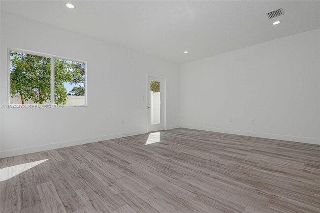 Photo - 355 NW 30th Ave