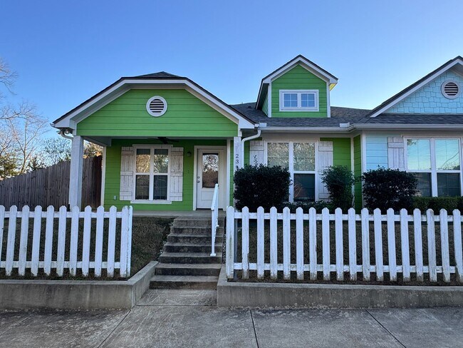 Photo - 2311 Airline