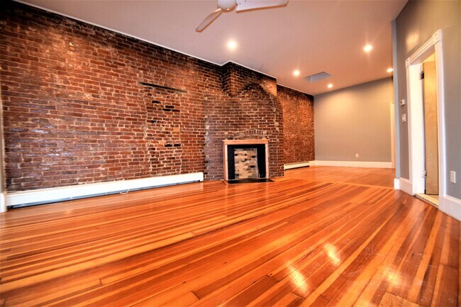 Photo - 1736 Beacon St Unit 3