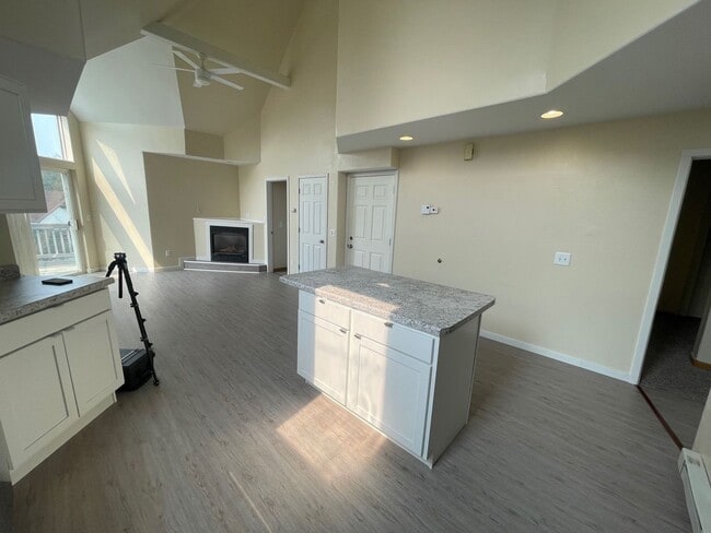 Photo - 416 N 15th Ave E