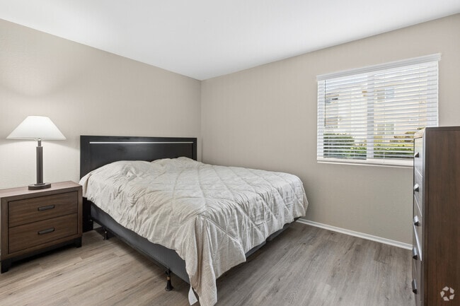 2BR, 2BA - 1,000SF - Second Bedroom