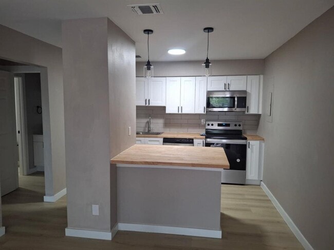 Building Photo - 345 FM86 Unit 22