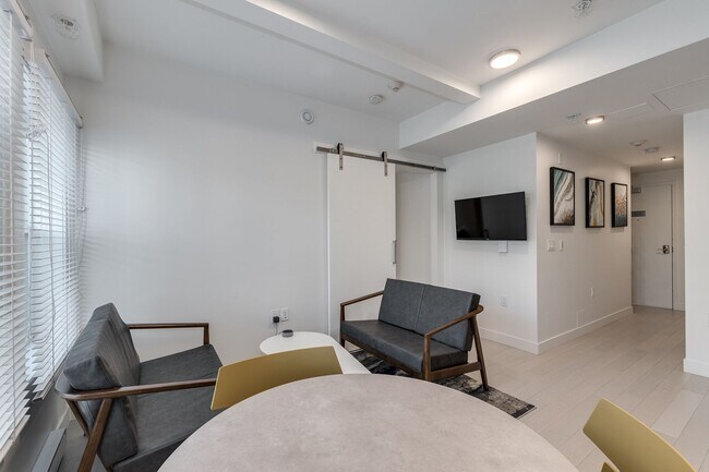 Building Photo - 1431 Haro St Unit TH 201