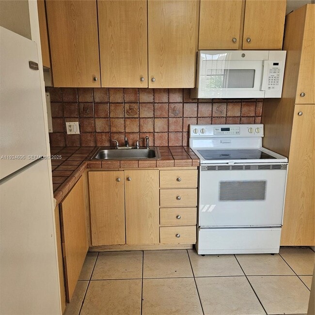 Building Photo - 13791 SW 66th St Unit 268E