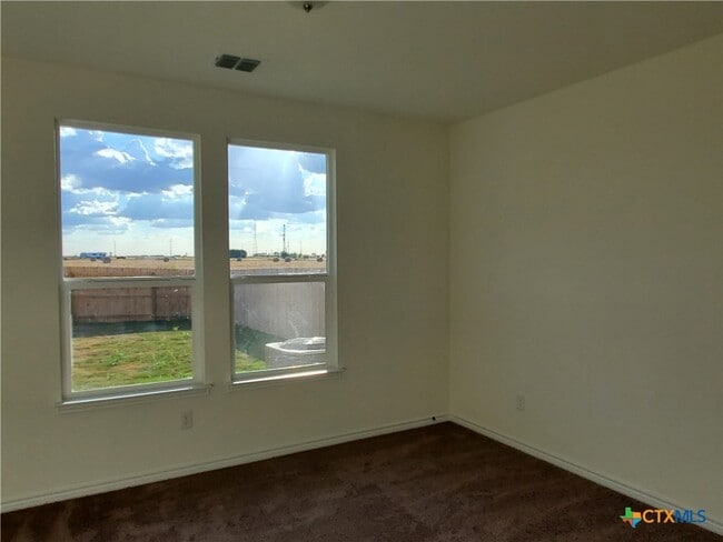 Building Photo - 4005 Woodside Dr Rental