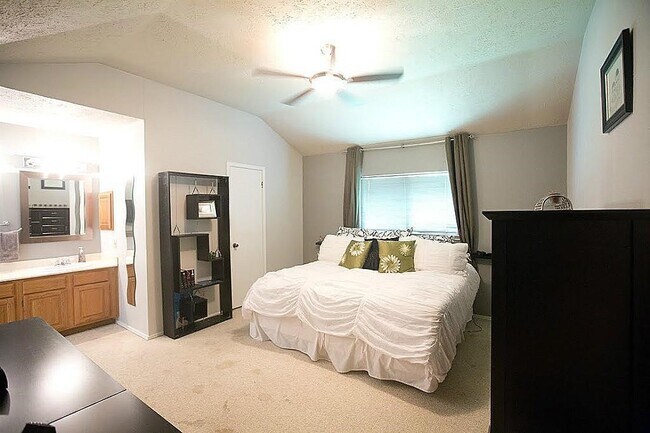 Photo - 2406 Broken Elm Dr