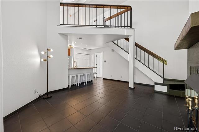 Building Photo - 826 S Vance St Unit C